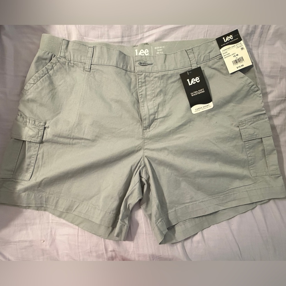 Lee Women's Cargo Shorts in Light Grey